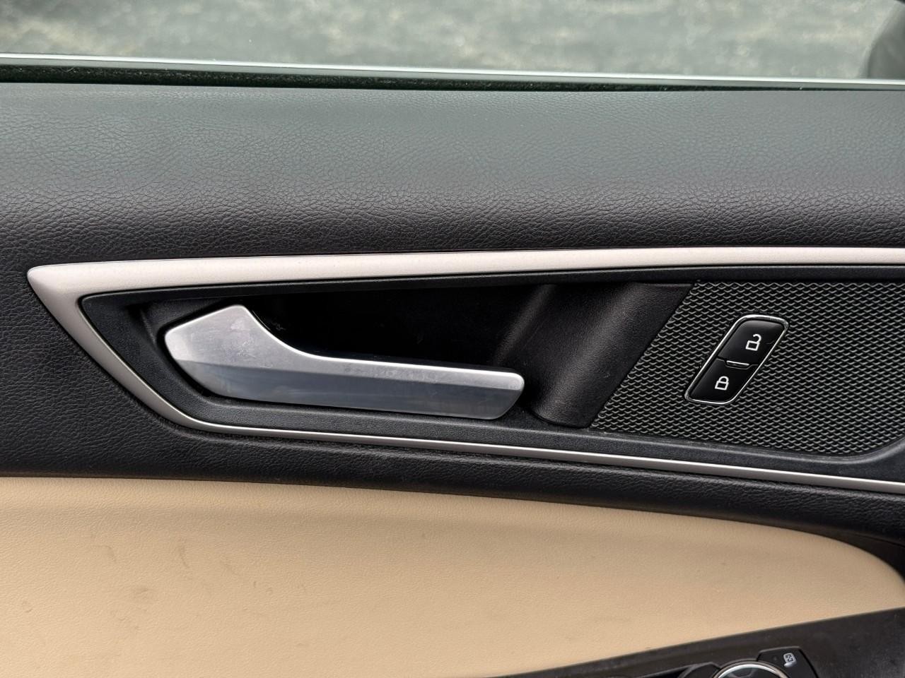 Ford Edge Vehicle Full-screen Gallery Image 16