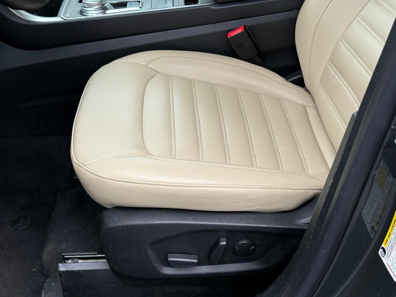 Ford Edge Vehicle Full-screen Gallery Image 17