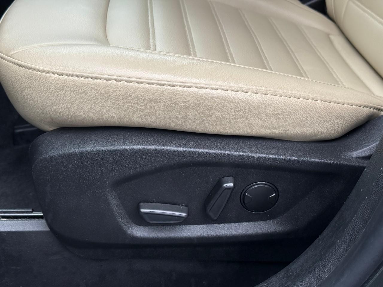 Ford Edge Vehicle Full-screen Gallery Image 18