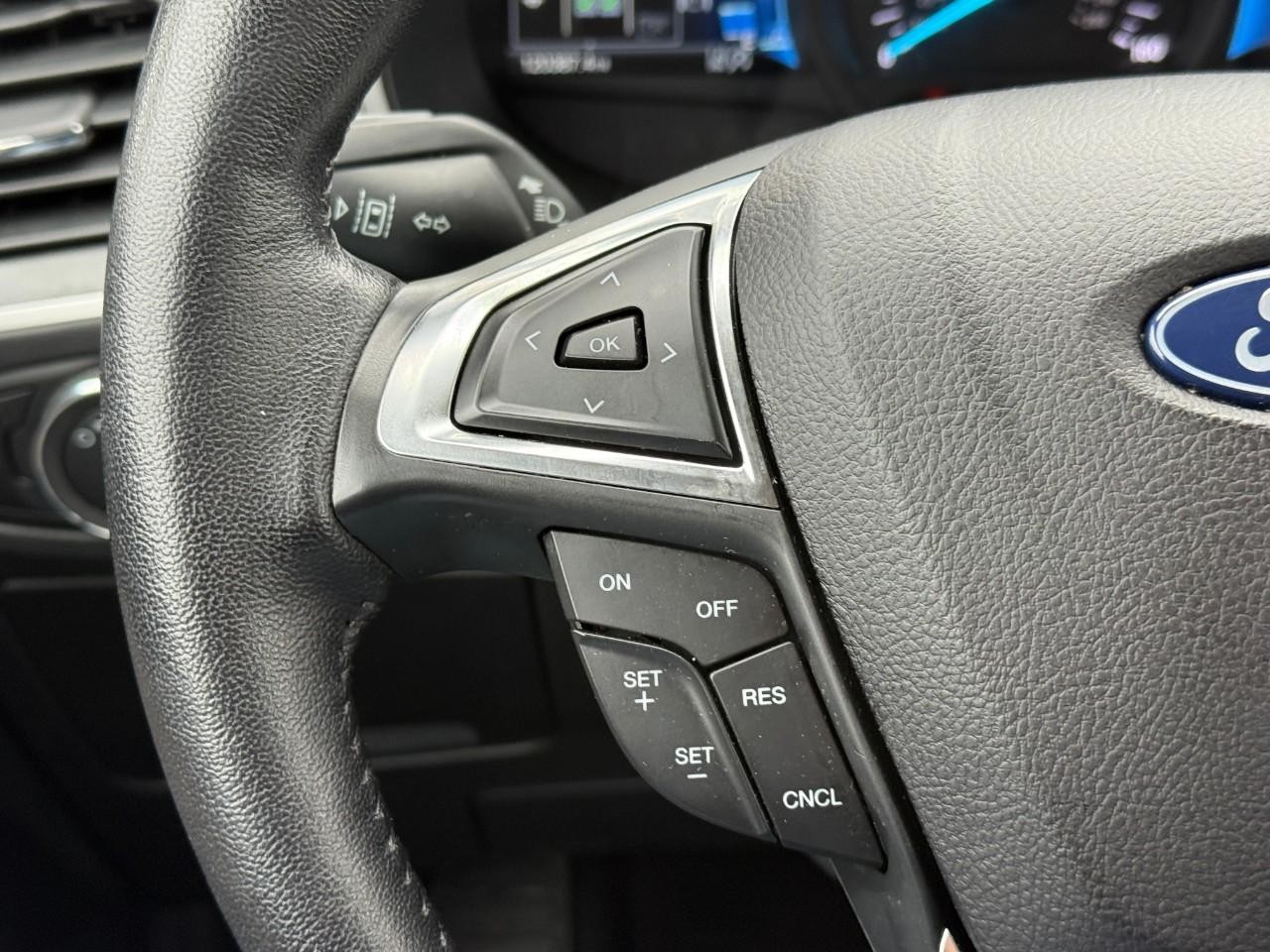 Ford Edge Vehicle Full-screen Gallery Image 19