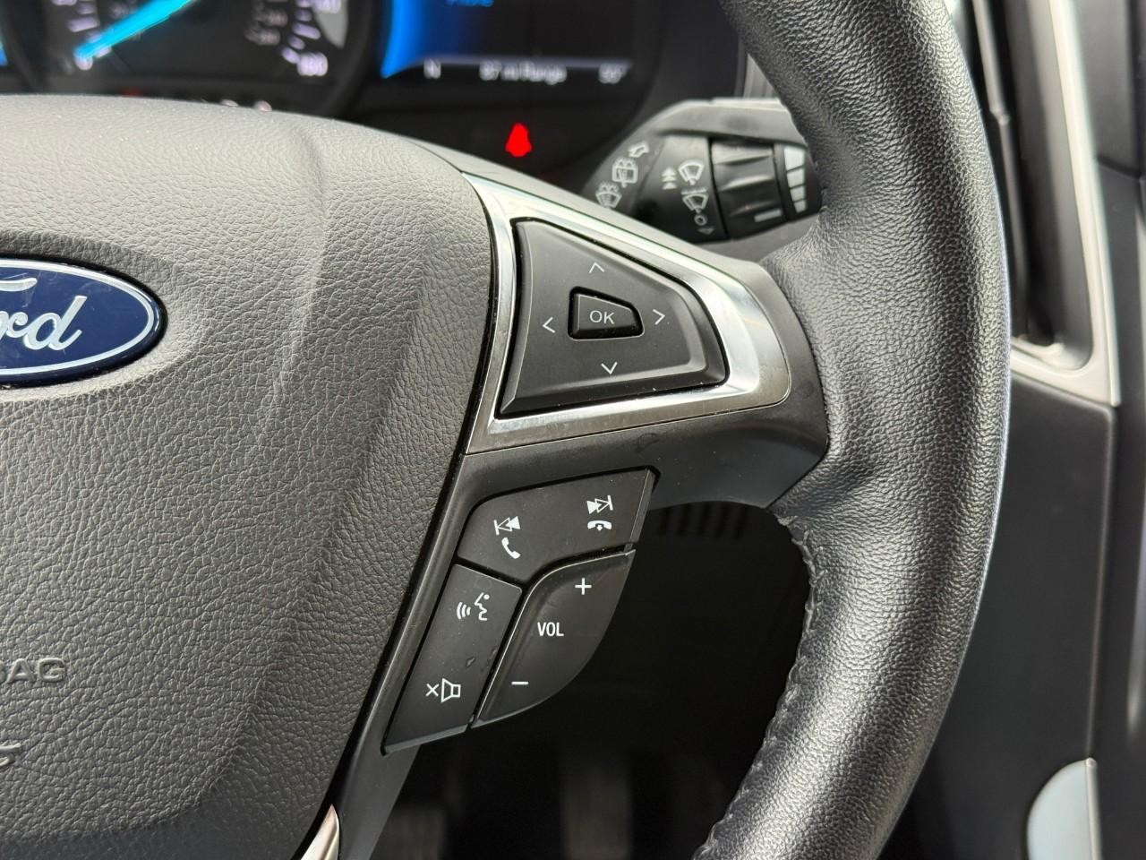 Ford Edge Vehicle Full-screen Gallery Image 20