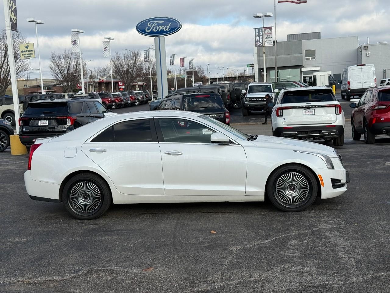 Cadillac ATS Sedan Vehicle Full-screen Gallery Image 05