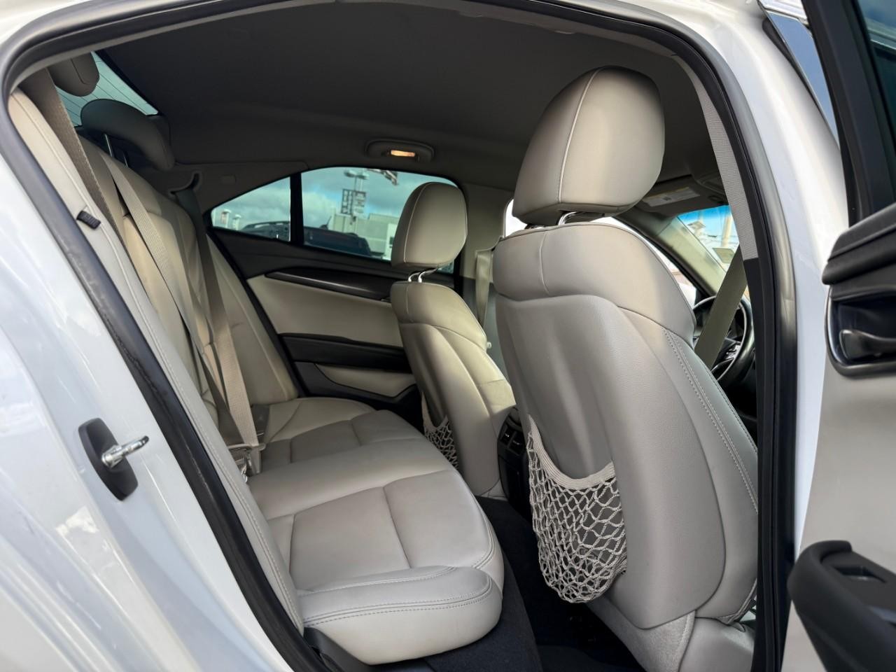 Cadillac ATS Sedan Vehicle Full-screen Gallery Image 10