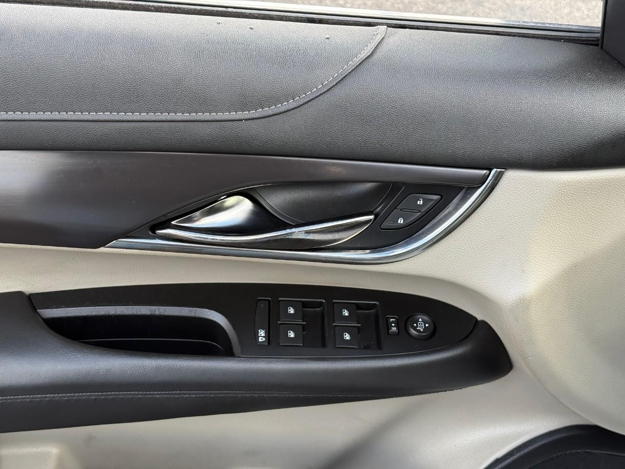 Cadillac ATS Sedan Vehicle Full-screen Gallery Image 11