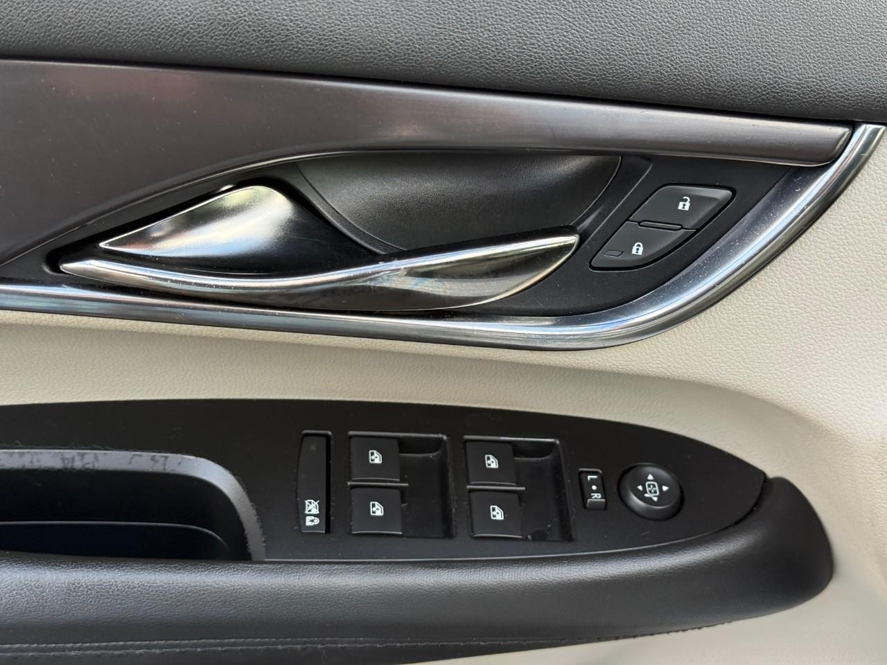 Cadillac ATS Sedan Vehicle Full-screen Gallery Image 12