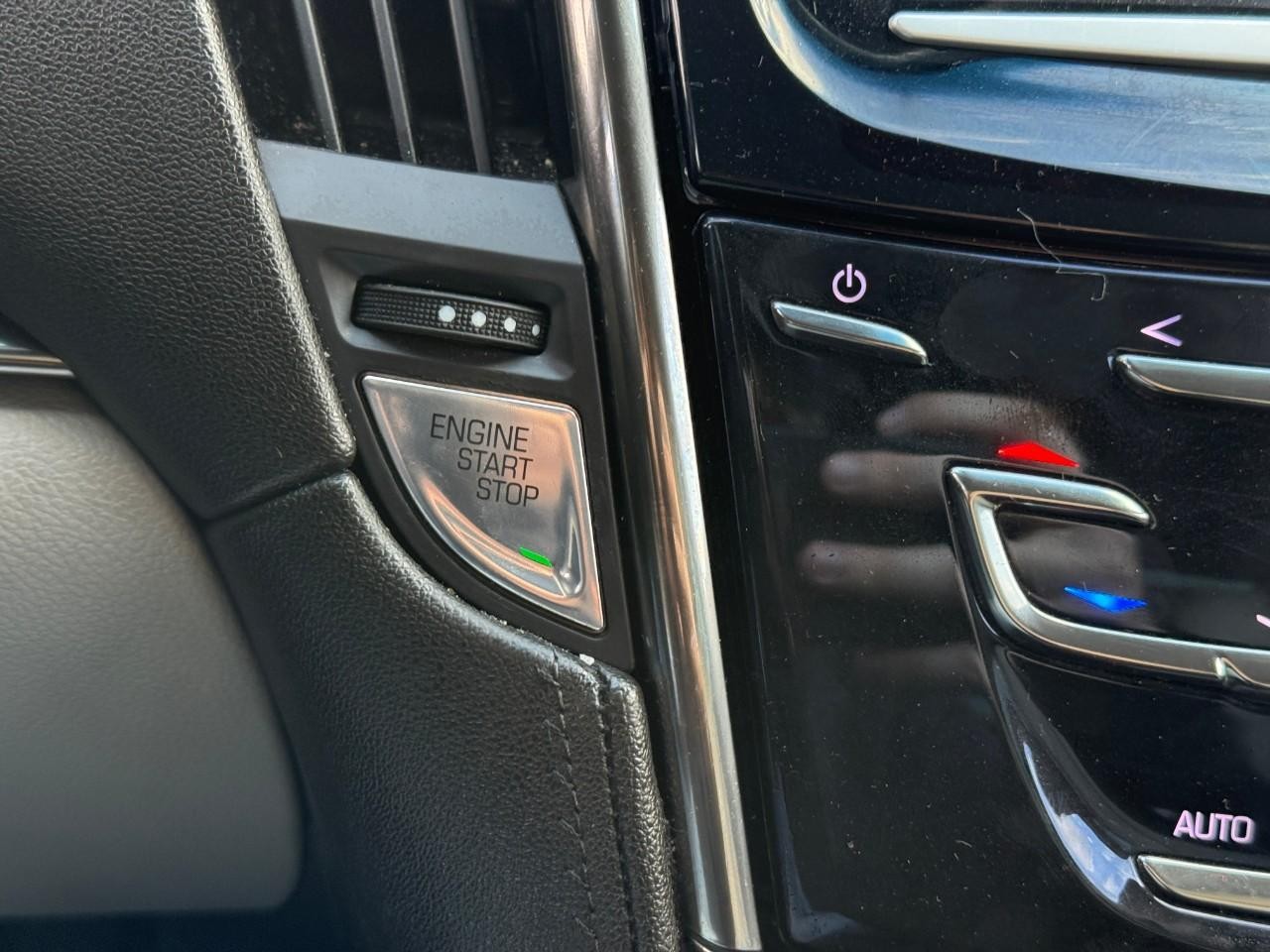 Cadillac ATS Sedan Vehicle Full-screen Gallery Image 19