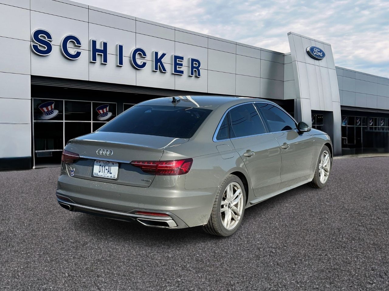 Audi A4 Sedan Vehicle Full-screen Gallery Image 02