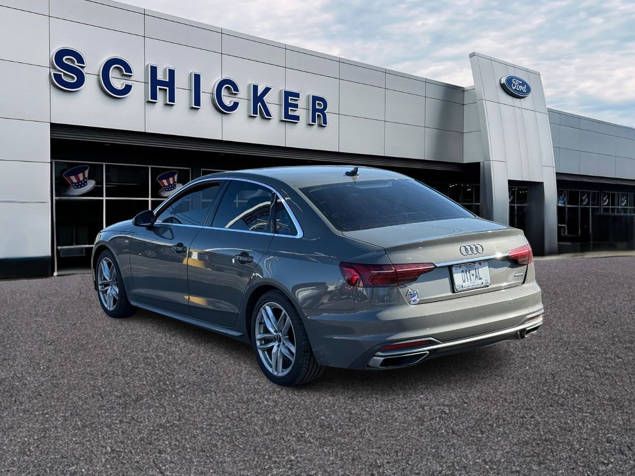 Audi A4 Sedan Vehicle Full-screen Gallery Image 03