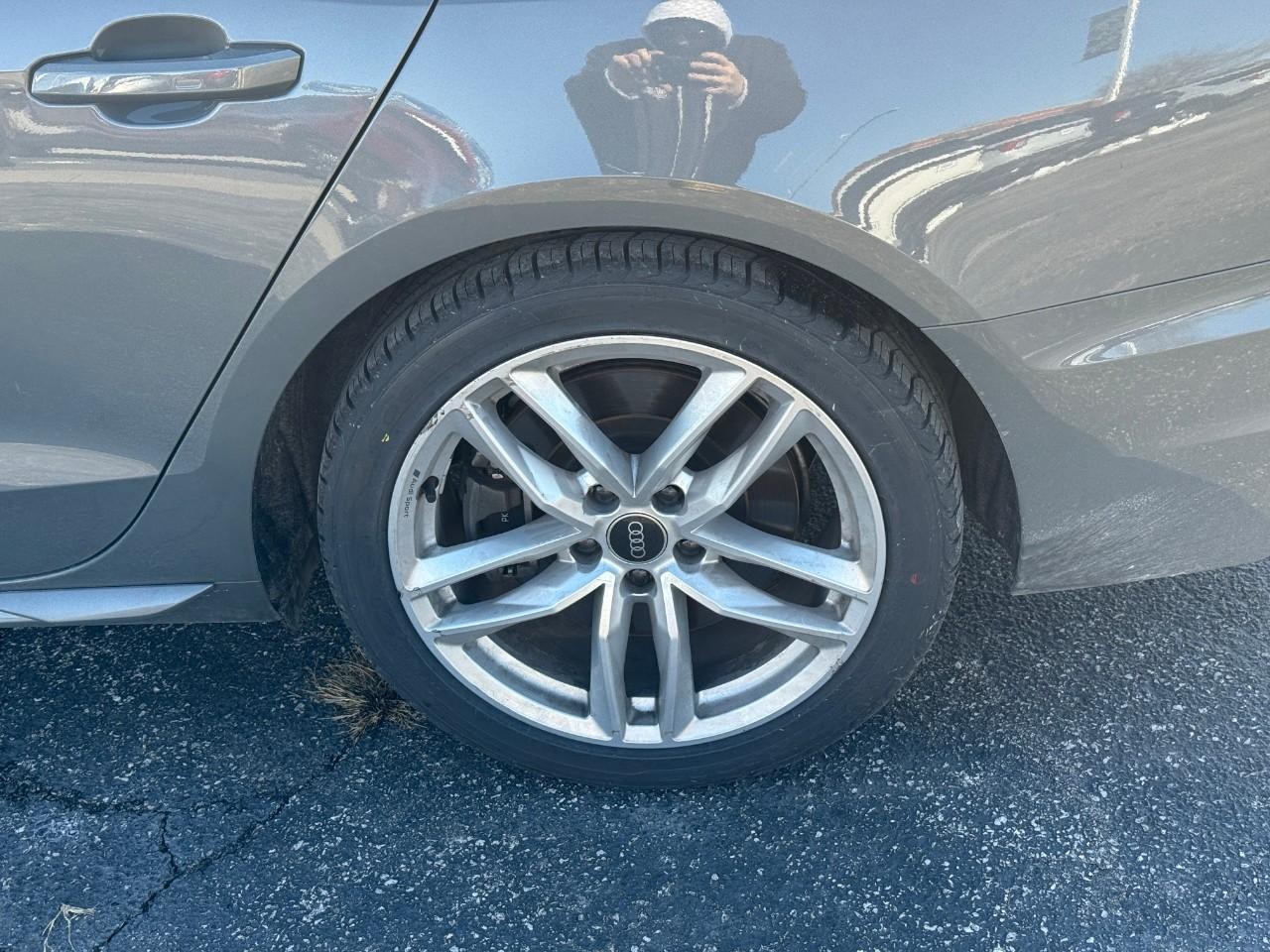 Audi A4 Sedan Vehicle Full-screen Gallery Image 10