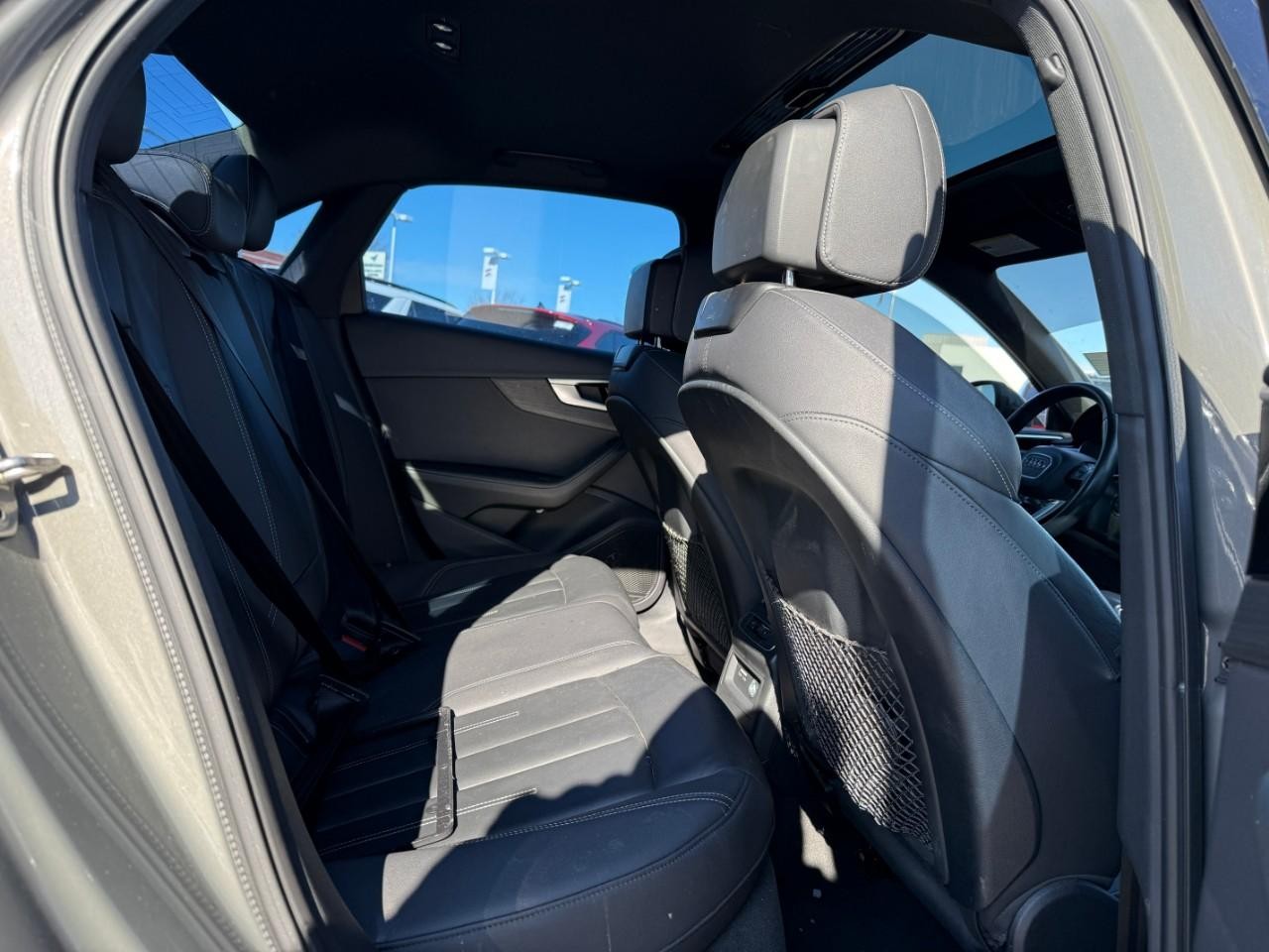 Audi A4 Sedan Vehicle Full-screen Gallery Image 11