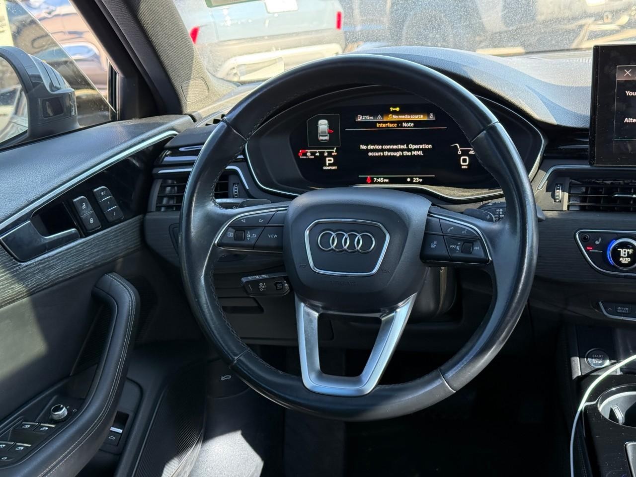 Audi A4 Sedan Vehicle Full-screen Gallery Image 13