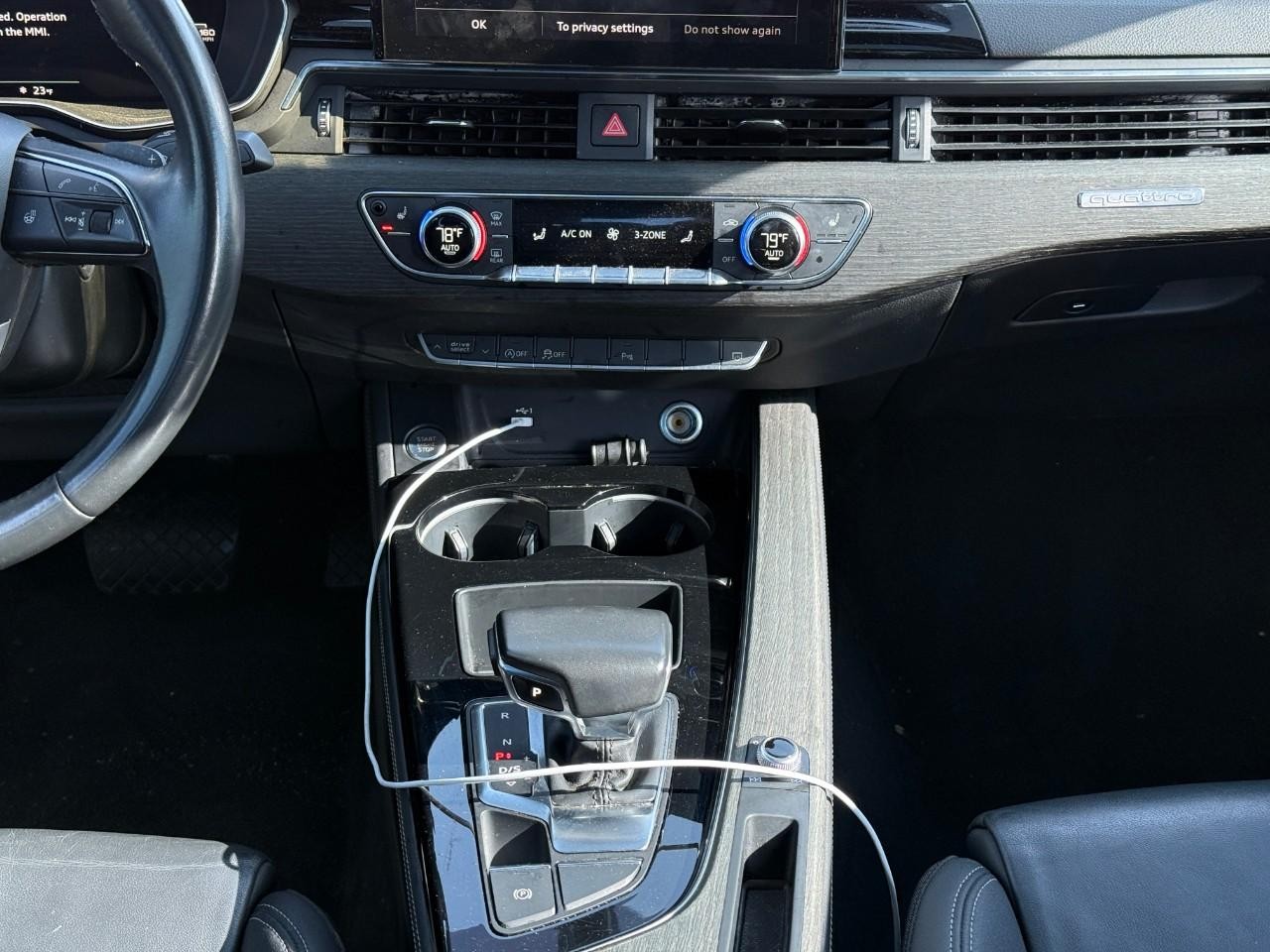 Audi A4 Sedan Vehicle Full-screen Gallery Image 15