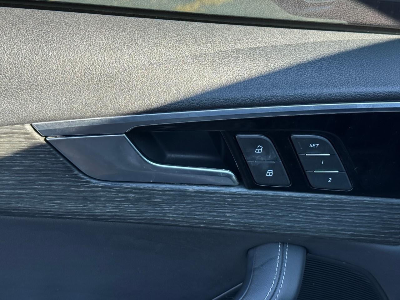 Audi A4 Sedan Vehicle Full-screen Gallery Image 17