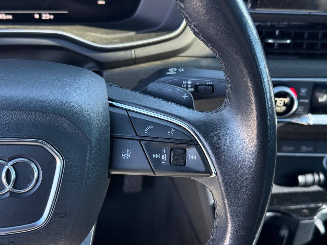 Audi A4 Sedan Vehicle Full-screen Gallery Image 21