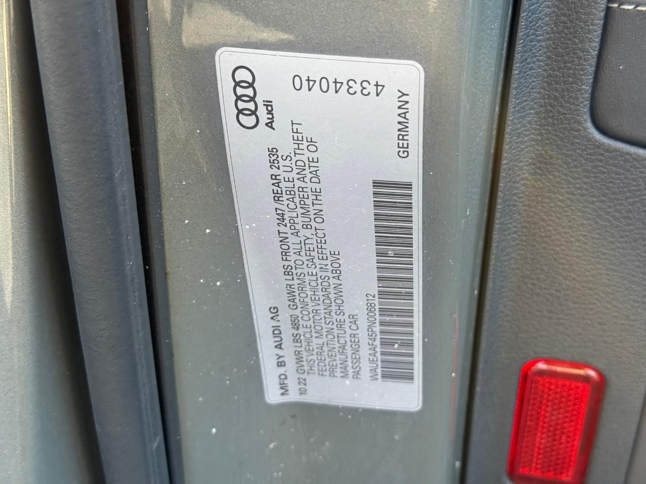 Audi A4 Sedan Vehicle Full-screen Gallery Image 26