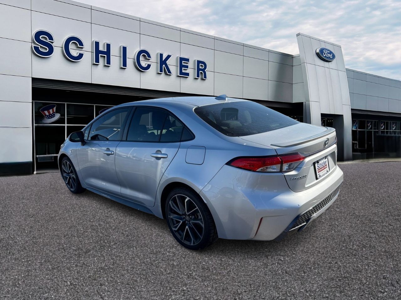 Toyota Corolla Vehicle Full-screen Gallery Image 03