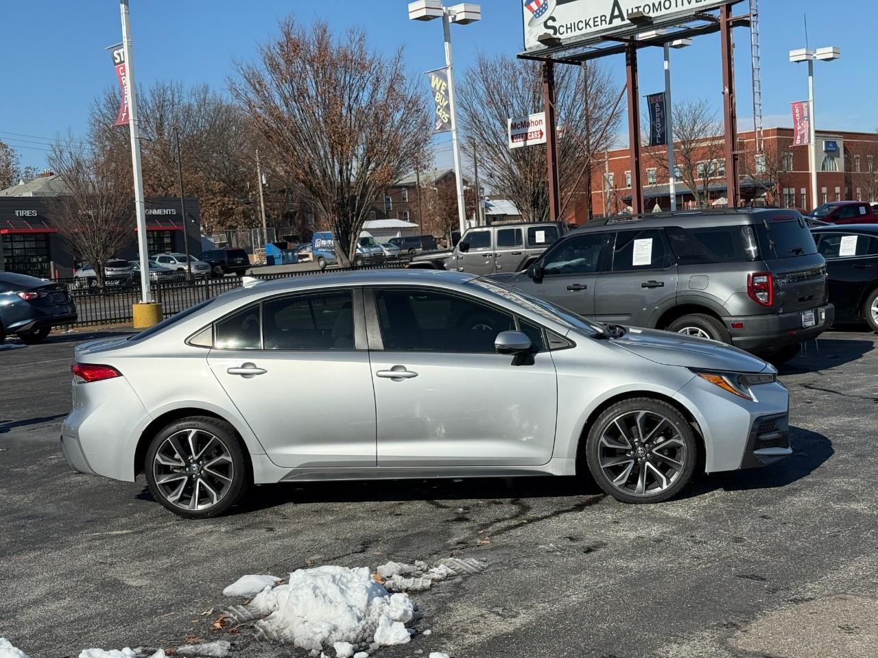 Toyota Corolla Vehicle Full-screen Gallery Image 05