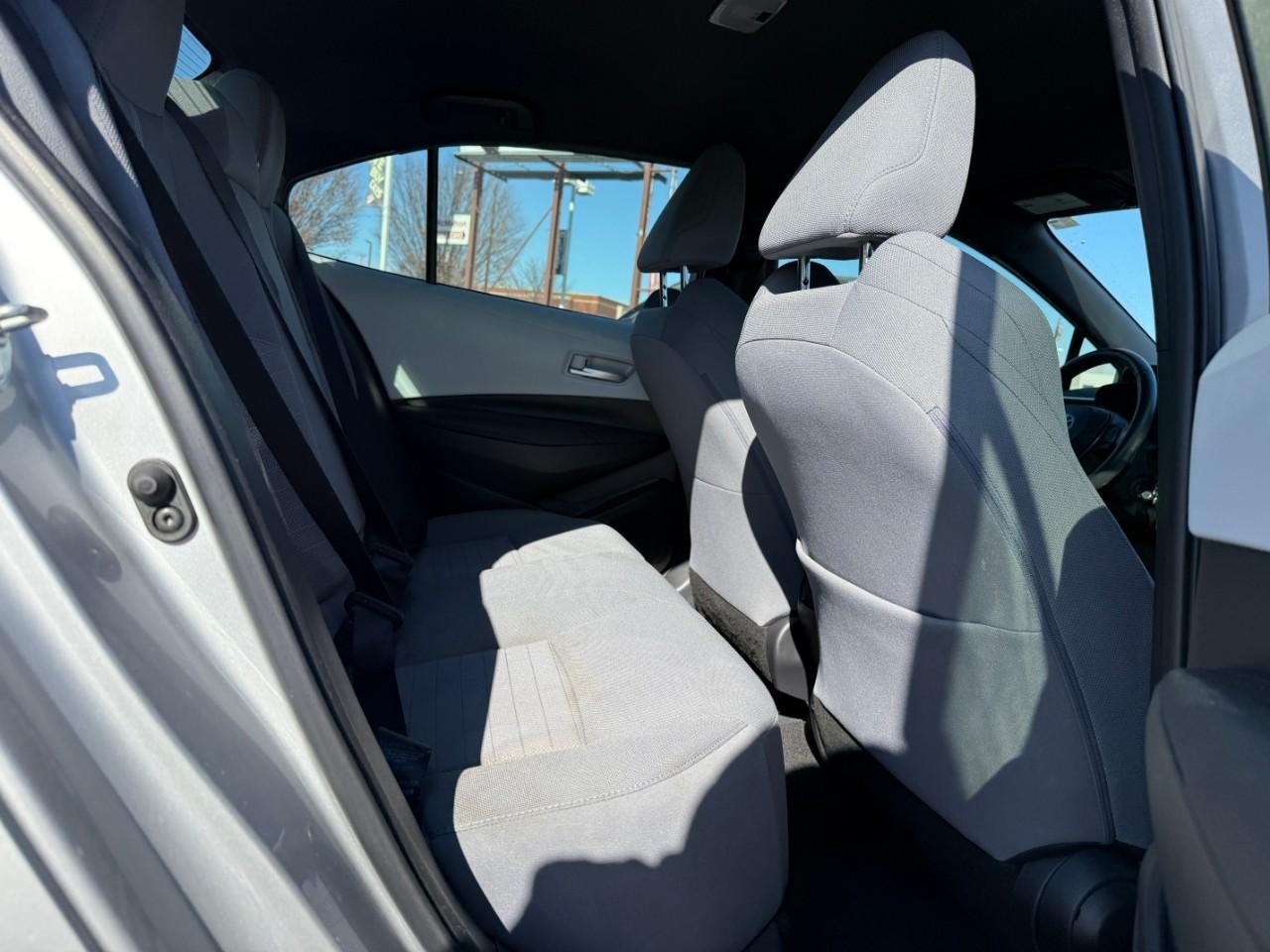 Toyota Corolla Vehicle Full-screen Gallery Image 09