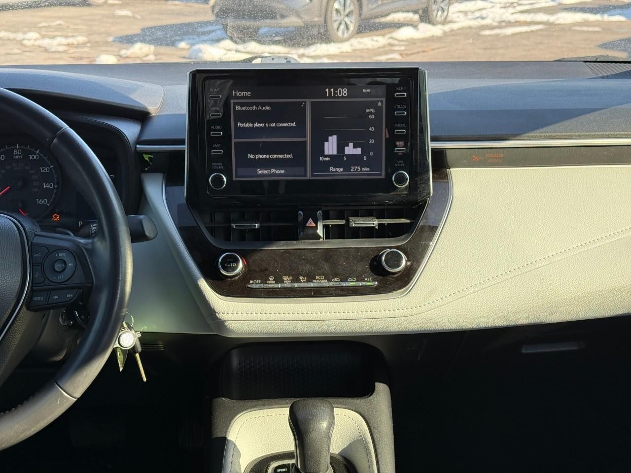 Toyota Corolla Vehicle Full-screen Gallery Image 12