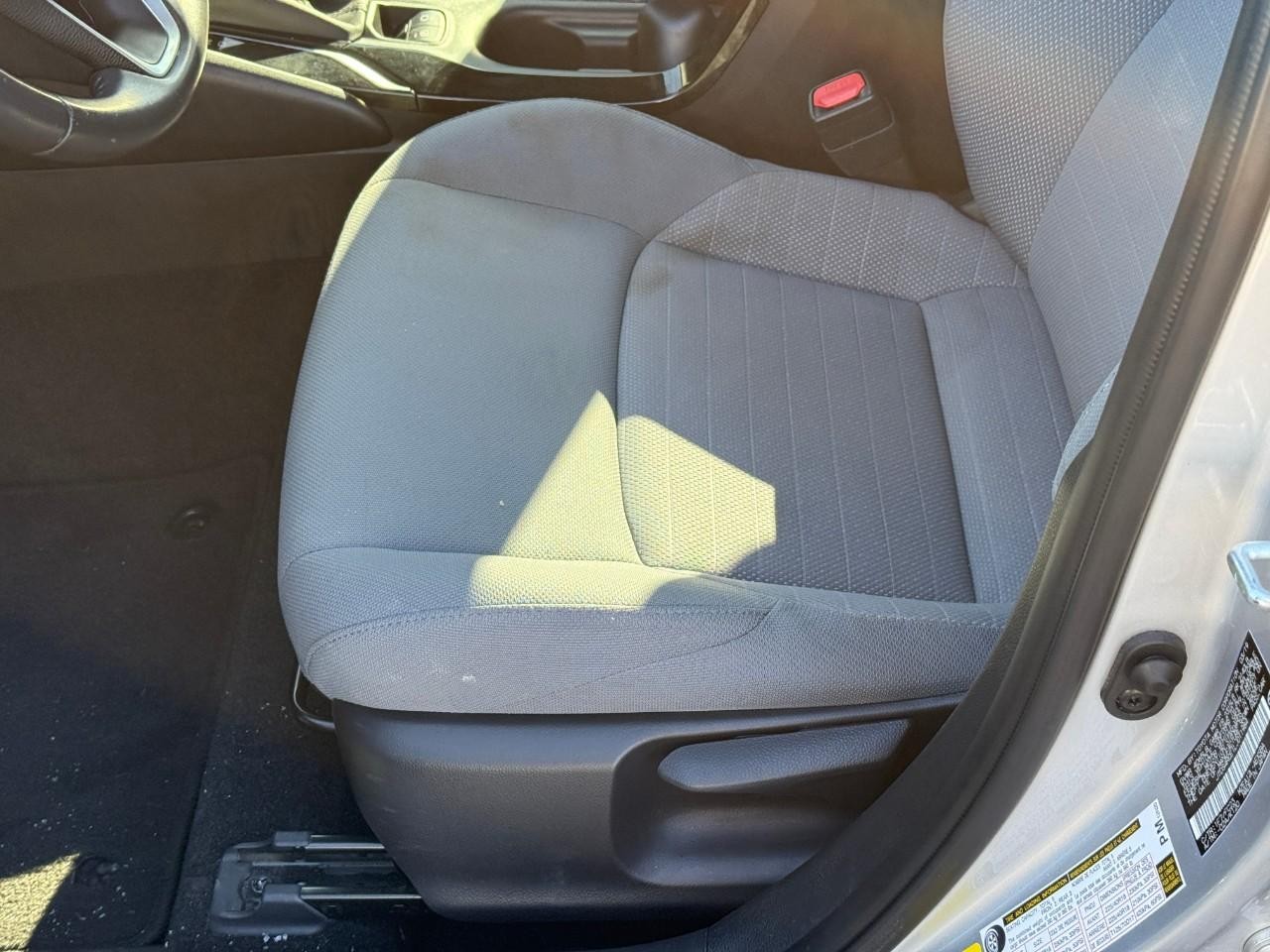 Toyota Corolla Vehicle Full-screen Gallery Image 16