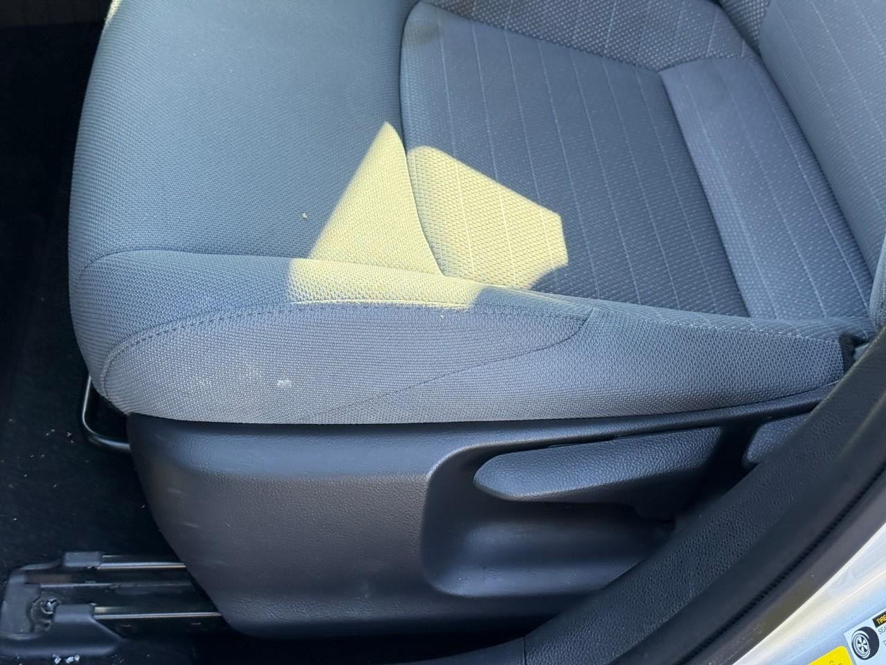 Toyota Corolla Vehicle Full-screen Gallery Image 17