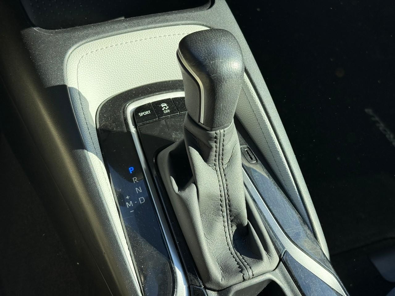 Toyota Corolla Vehicle Full-screen Gallery Image 18