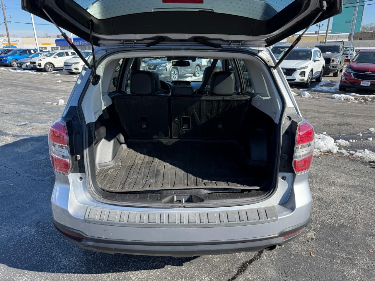 Subaru Forester Vehicle Full-screen Gallery Image 08