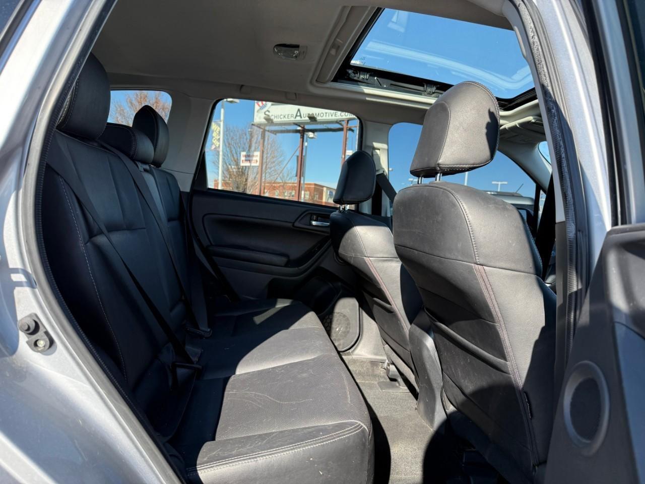 Subaru Forester Vehicle Full-screen Gallery Image 10