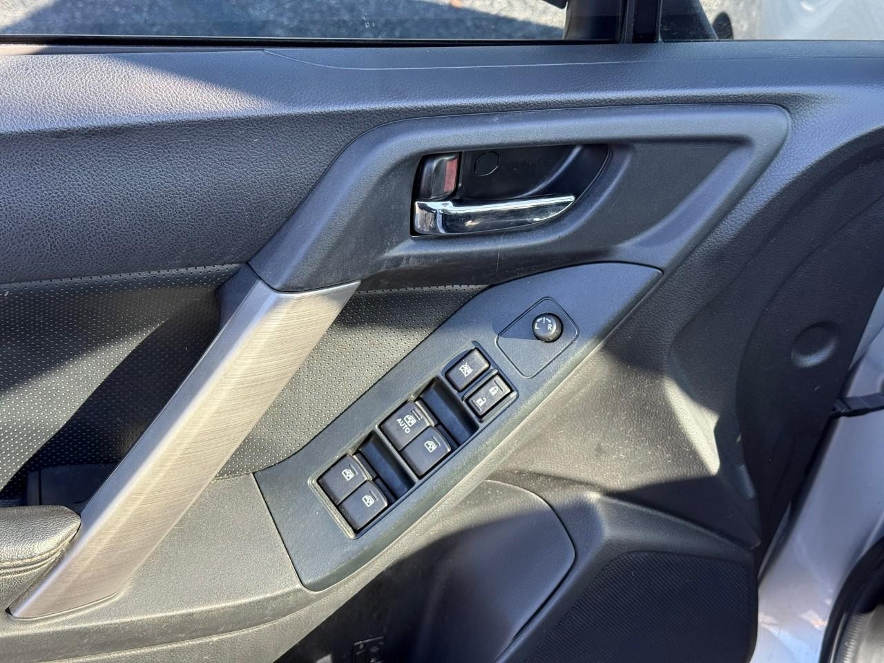 Subaru Forester Vehicle Full-screen Gallery Image 17