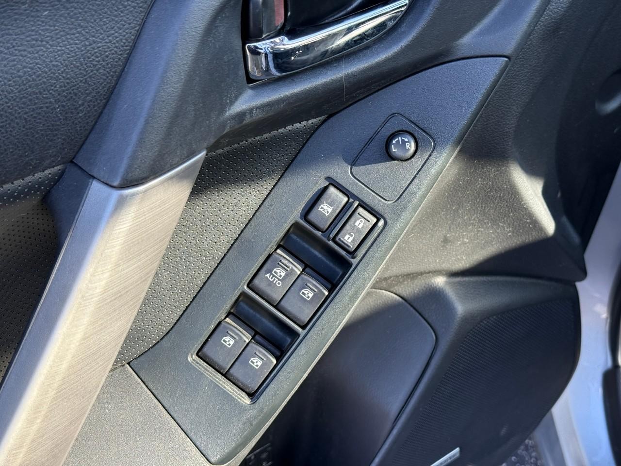 Subaru Forester Vehicle Full-screen Gallery Image 18