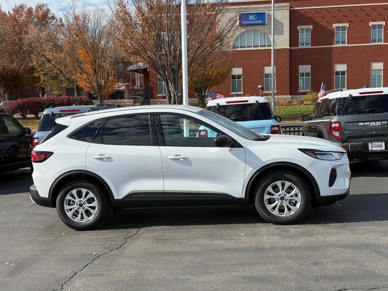 Ford Escape Vehicle Full-screen Gallery Image 02