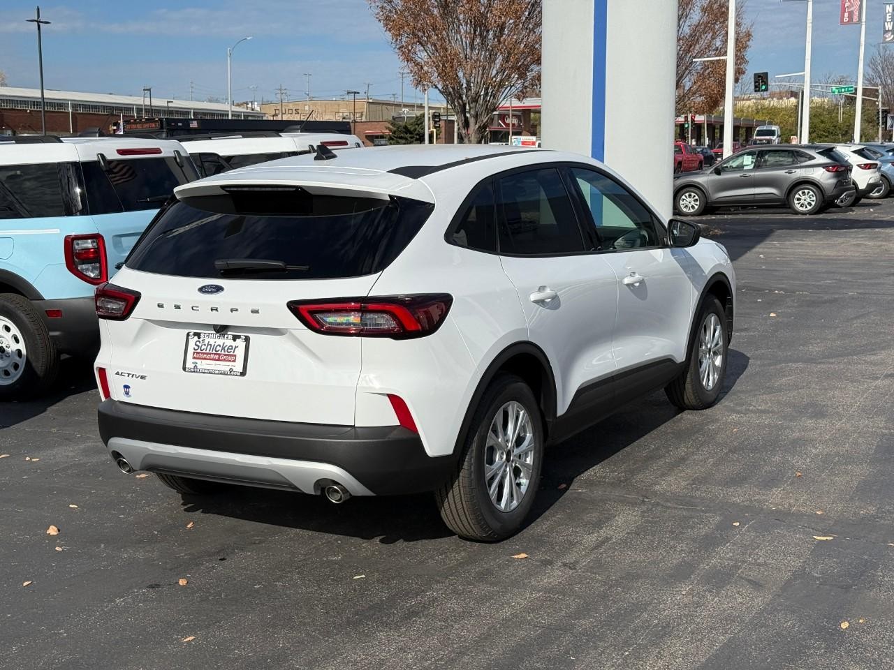 Ford Escape Vehicle Full-screen Gallery Image 03