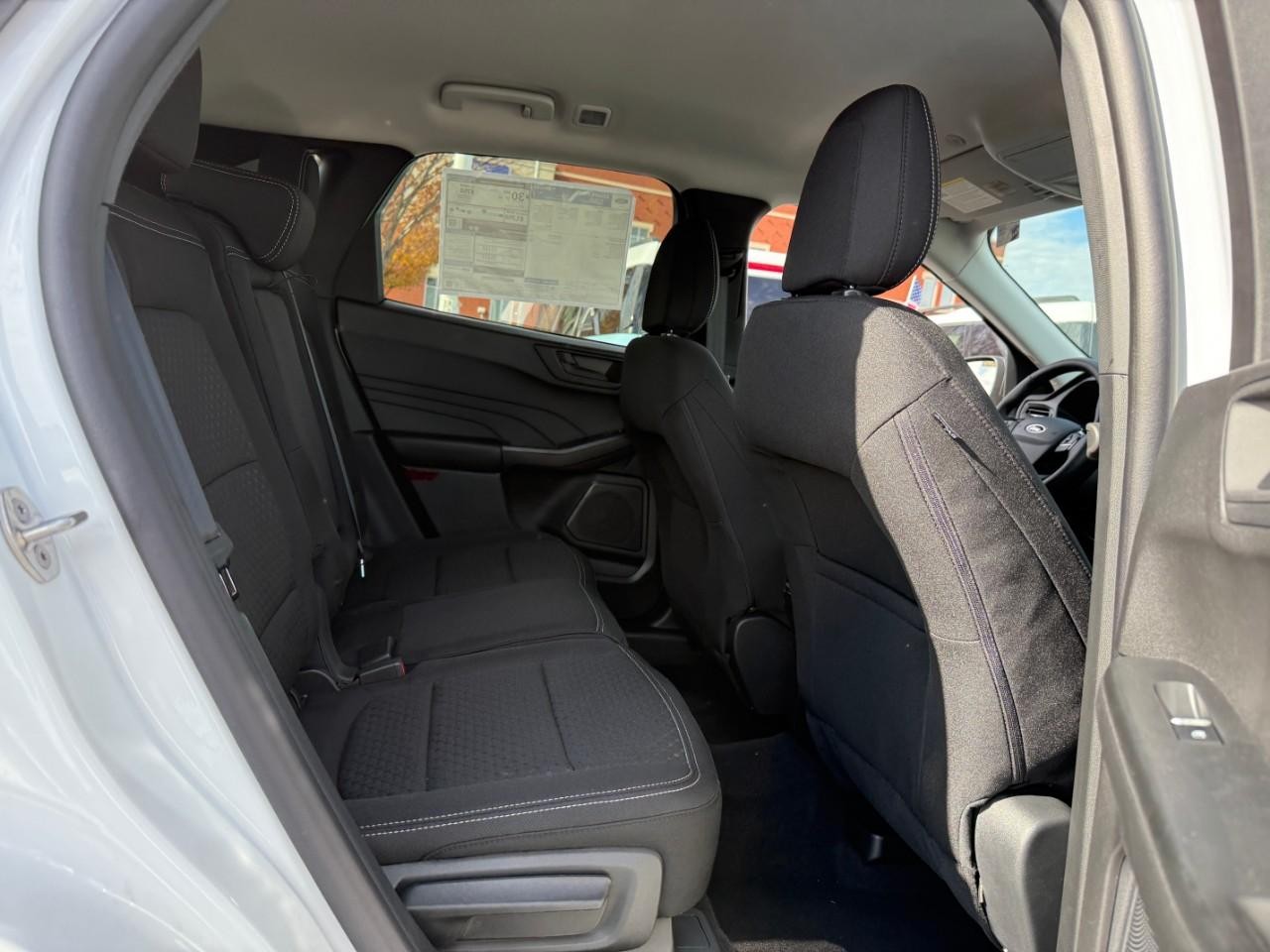 Ford Escape Vehicle Full-screen Gallery Image 05