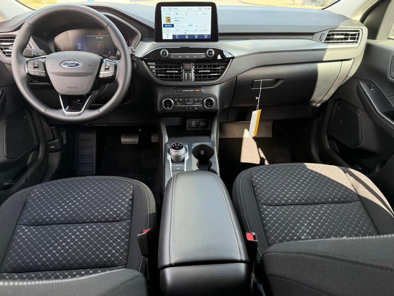 Ford Escape Vehicle Full-screen Gallery Image 06