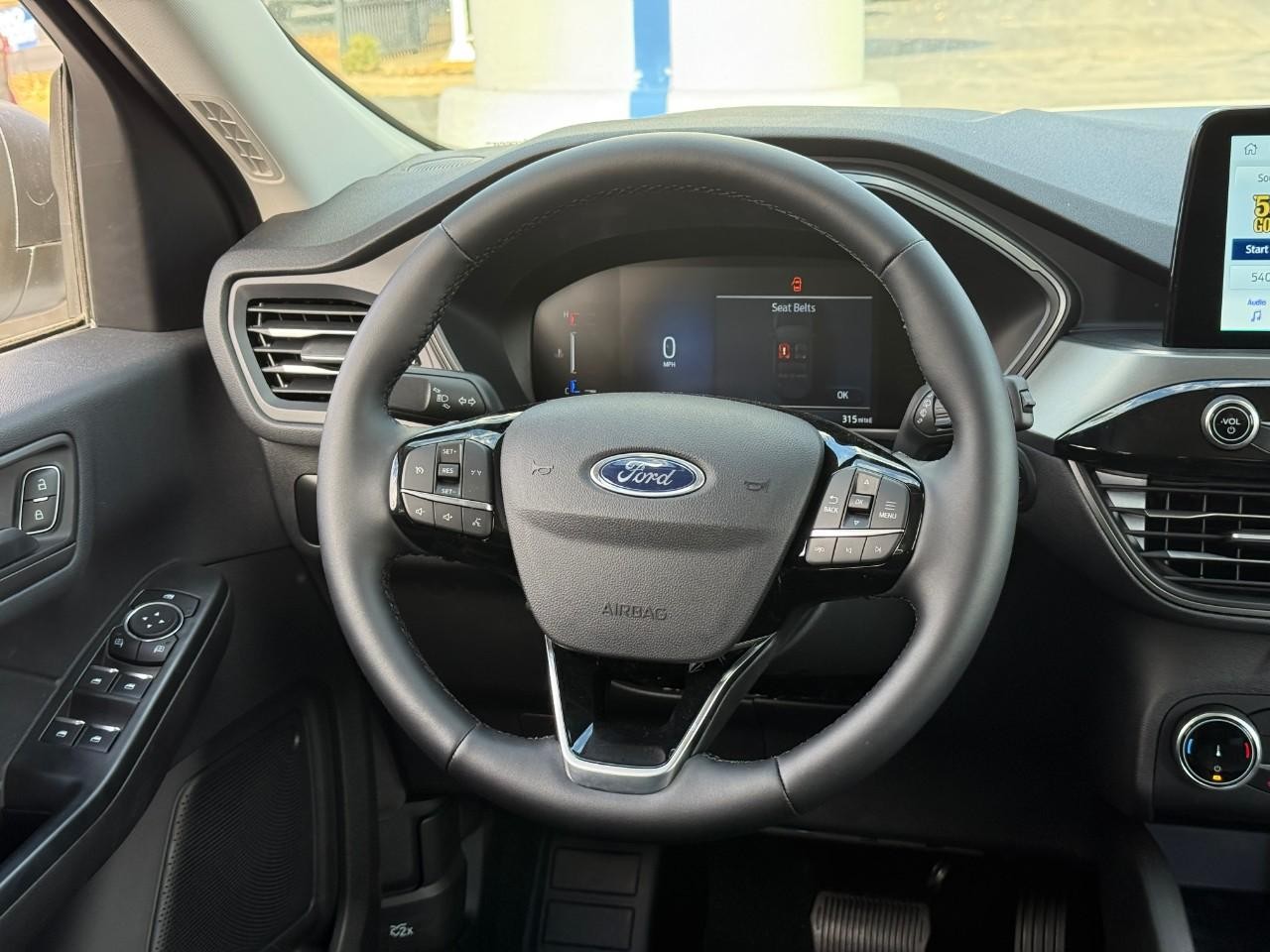 Ford Escape Vehicle Full-screen Gallery Image 08