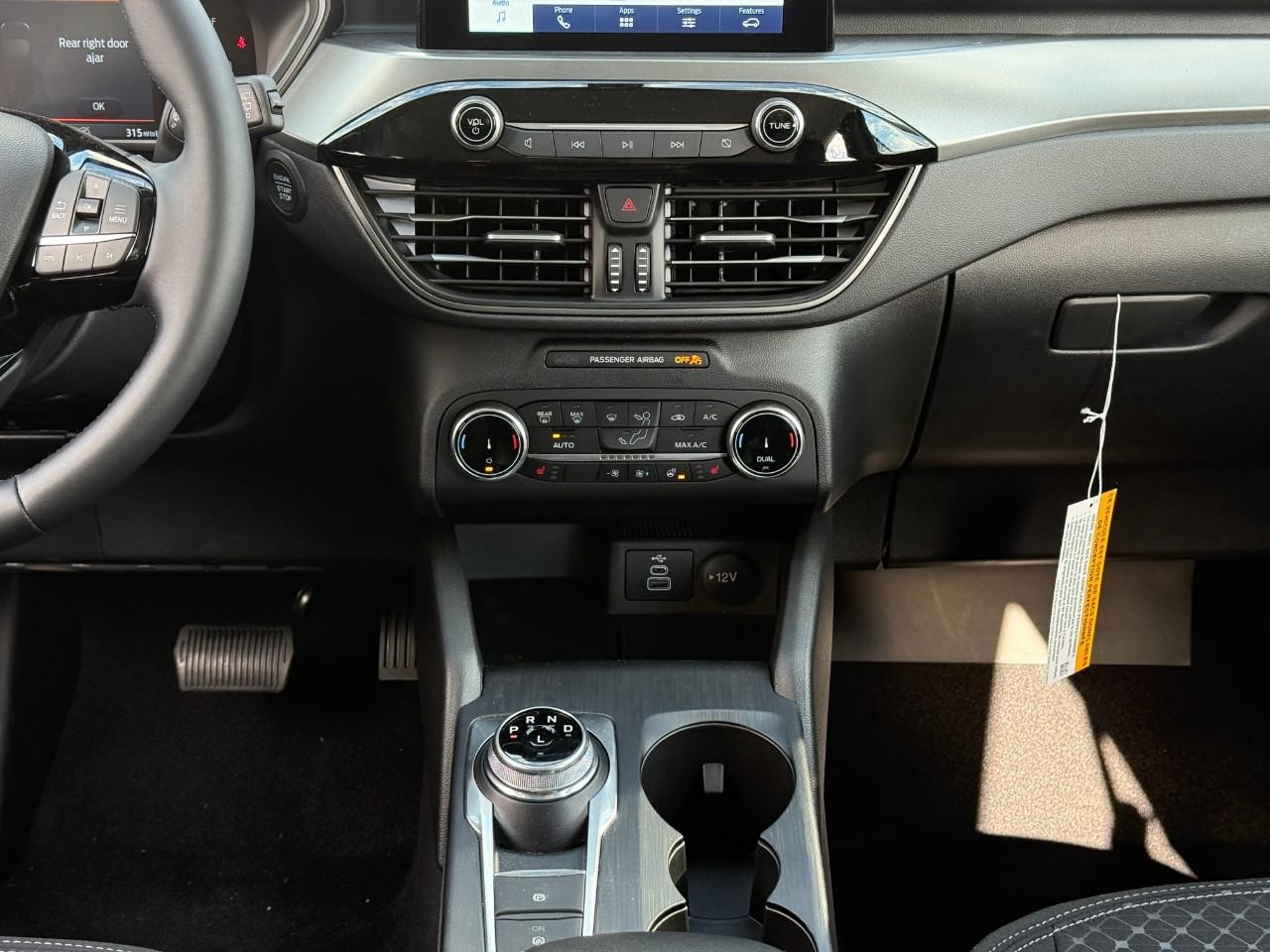 Ford Escape Vehicle Full-screen Gallery Image 10