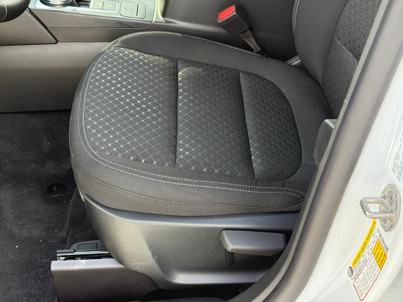 Ford Escape Vehicle Full-screen Gallery Image 12