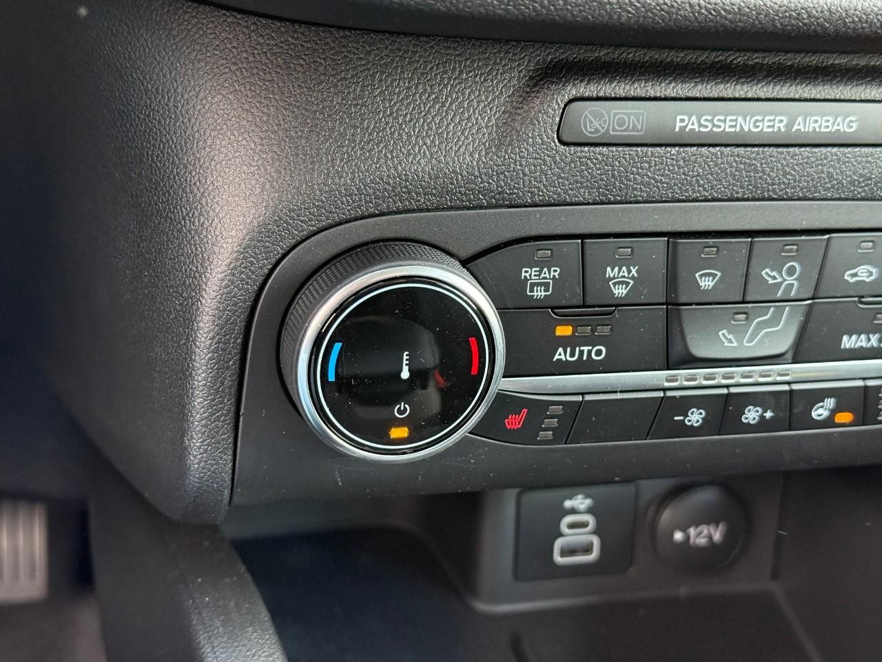 Ford Escape Vehicle Full-screen Gallery Image 16