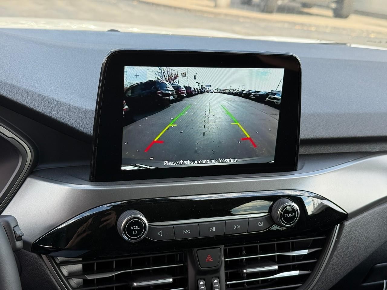 Ford Escape Vehicle Full-screen Gallery Image 17