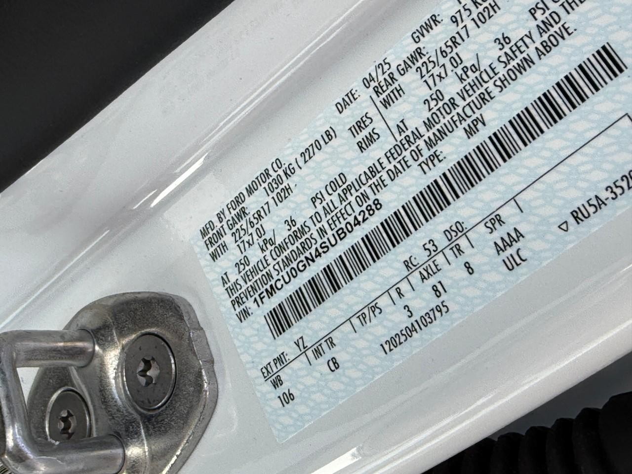 Ford Escape Vehicle Full-screen Gallery Image 18