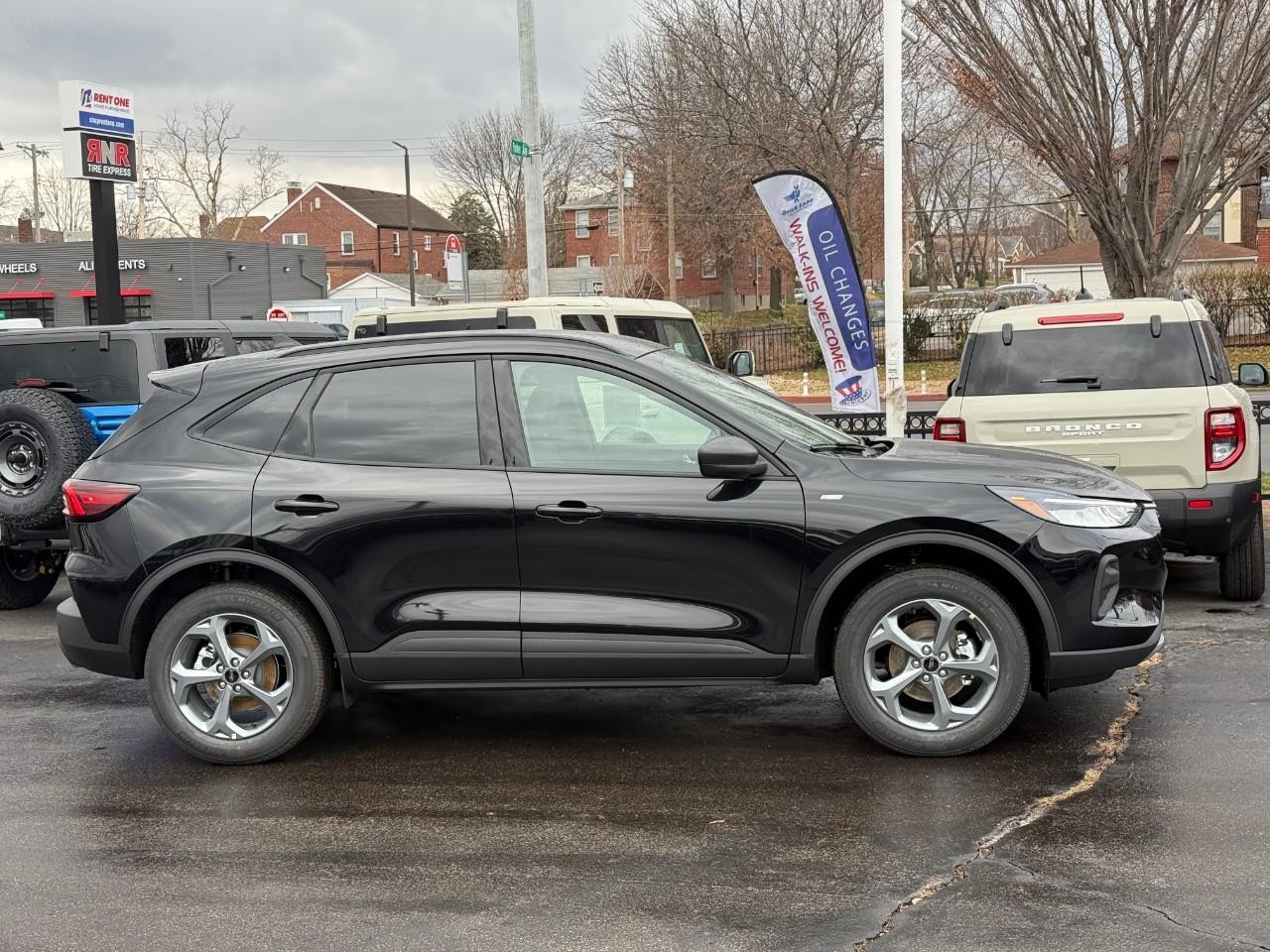 Ford Escape Vehicle Full-screen Gallery Image 02