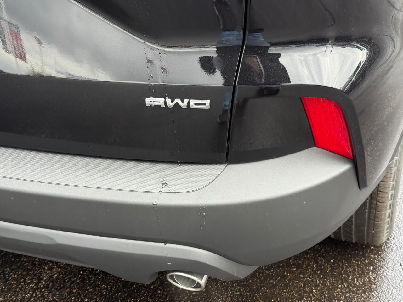 Ford Escape Vehicle Full-screen Gallery Image 04