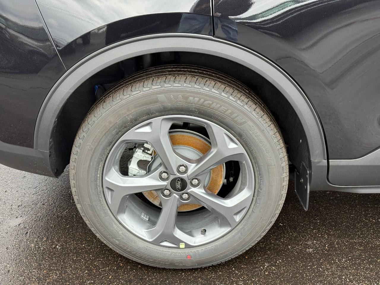 Ford Escape Vehicle Full-screen Gallery Image 05