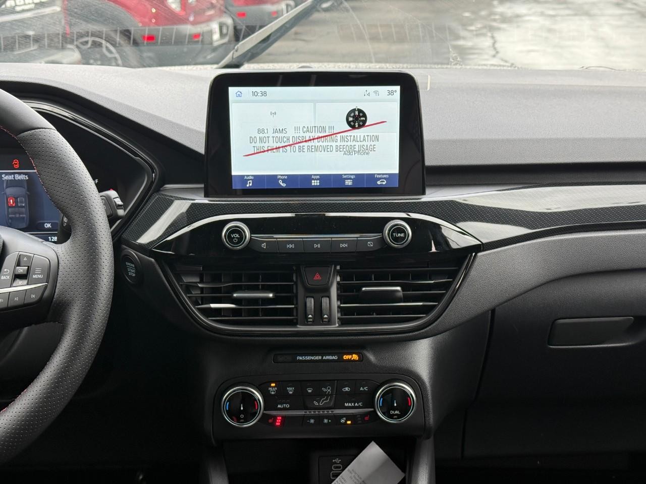 Ford Escape Vehicle Full-screen Gallery Image 09