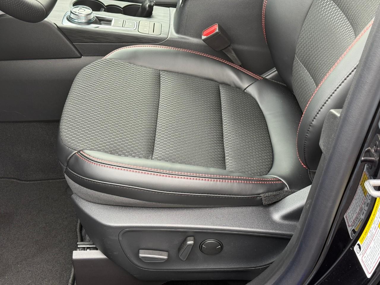 Ford Escape Vehicle Full-screen Gallery Image 12