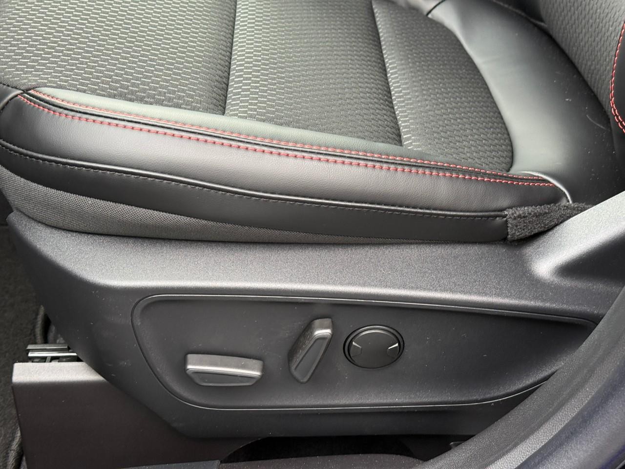 Ford Escape Vehicle Full-screen Gallery Image 13