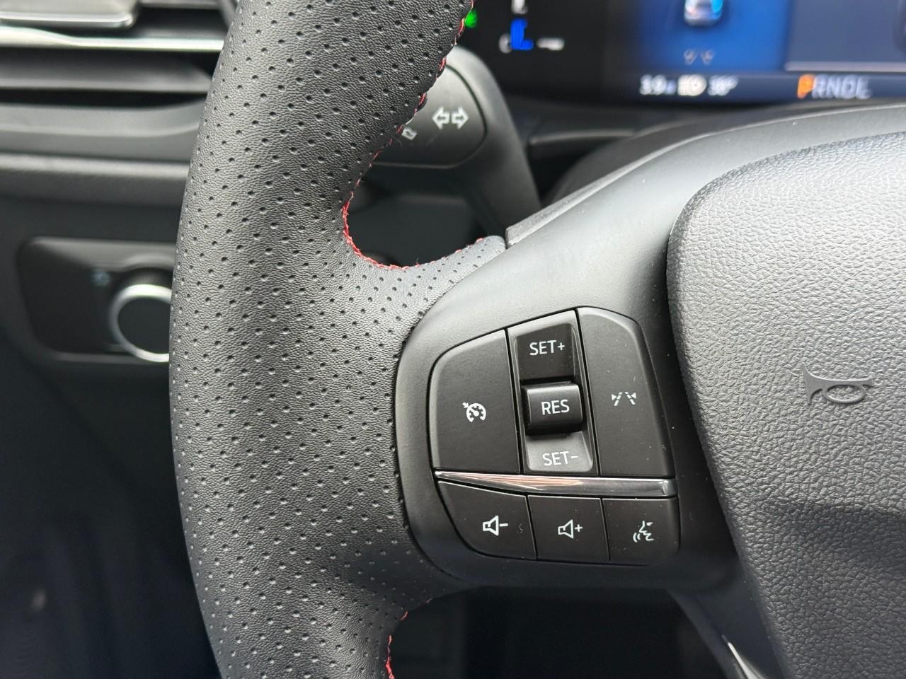 Ford Escape Vehicle Full-screen Gallery Image 14