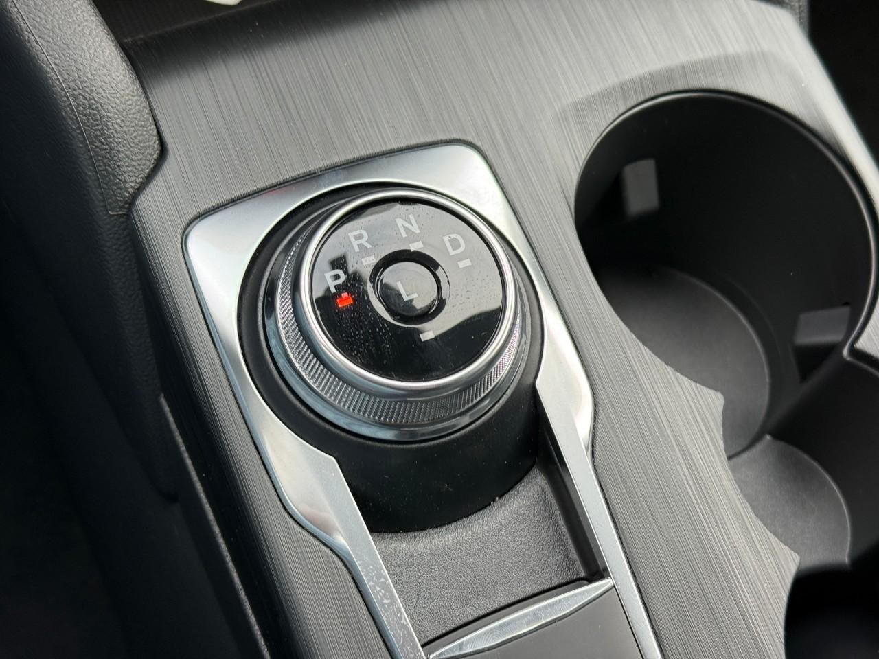 Ford Escape Vehicle Full-screen Gallery Image 16