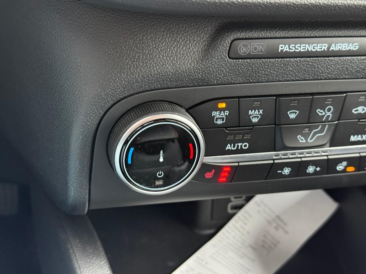 Ford Escape Vehicle Full-screen Gallery Image 17