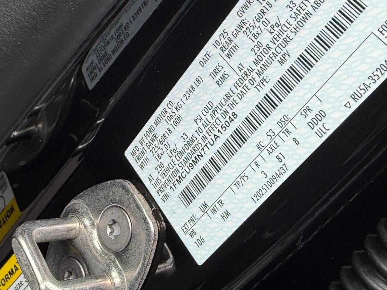 Ford Escape Vehicle Full-screen Gallery Image 19